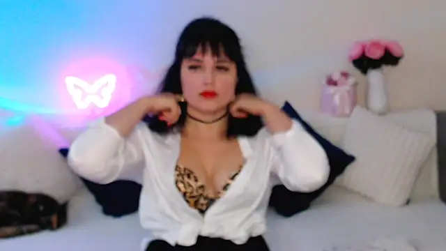 Bella Hillss online show from October 2025 06:06:01 PM