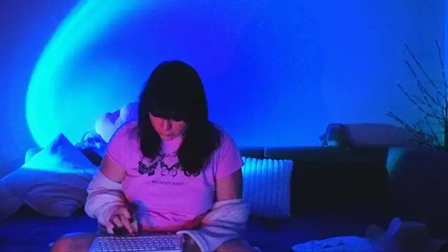 Bella Hillss online show from February 2026 08:24:01 PM