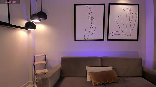 Snapshot of MiaLaurence chatting on October 2025 07:22:01 PM MiaLaurence online show from October 2025 07:22:01 PM