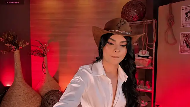 Snapshot of MiaLaurence chatting on October 2025 08:09:02 PM MiaLaurence online show from October 2025 08:09:02 PM