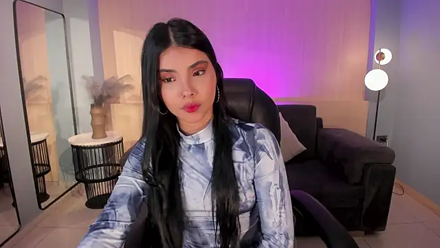 Snapshot of MiaLaurence chatting on October 2025 07:30:02 PM MiaLaurence online show from October 2025 07:30:02 PM