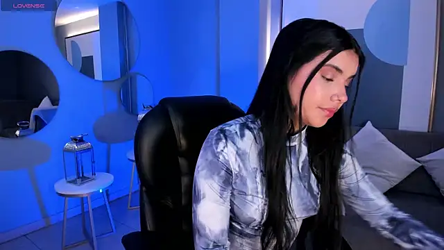 Snapshot of MiaLaurence chatting on November 2025 11:34:02 AM MiaLaurence online show from November 2025 11:34:02 AM