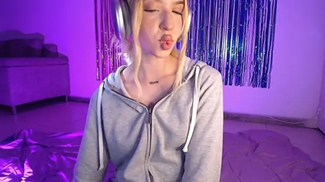 Alina Lee t online show from October 2025 10:47:01 PM