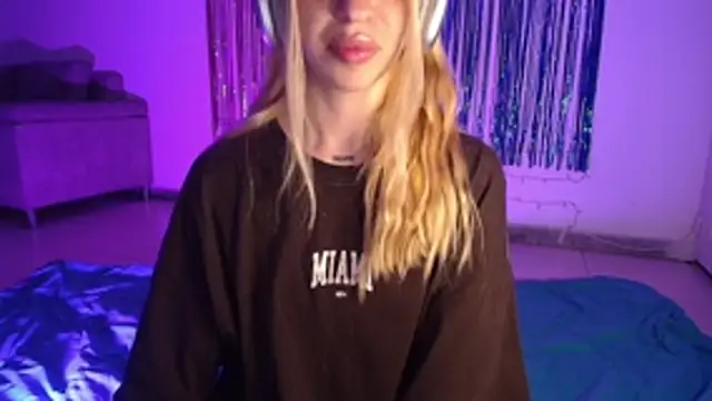 Alina Lee t online show from October 2025 02:45:02 AM