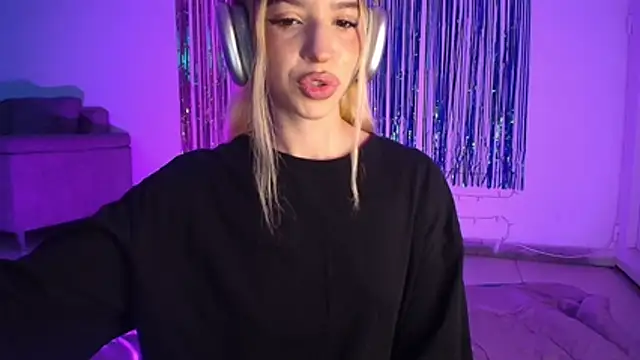 Alina Lee t online show from November 2025 01:26:02 AM