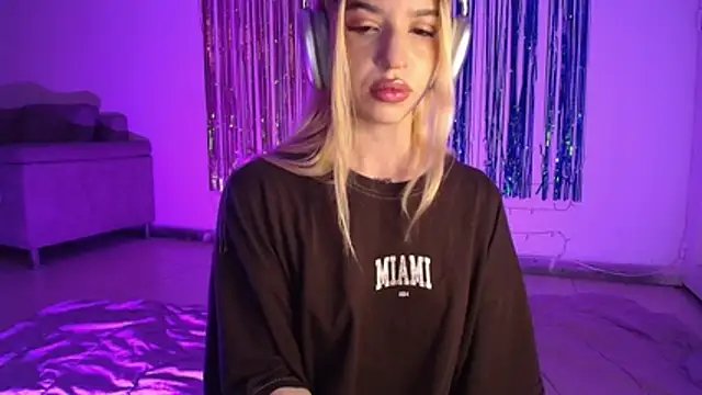 Alina Lee t online show from November 2025 02:11:02 AM