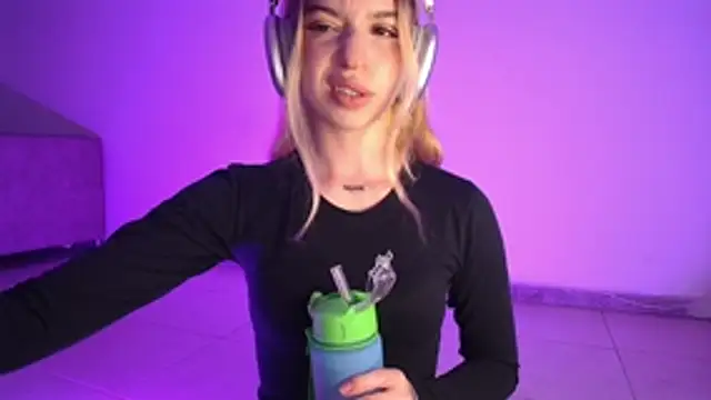 Alina Lee t online show from November 2025 01:59:02 AM