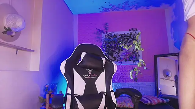 Katy bratz  online show from November 2025 07:56:02 PM