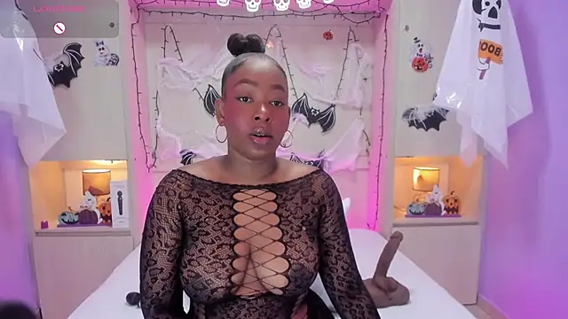 Snapshot of CassiieLondon chatting on October 2025 04:12:02 AM CassiieLondon online show from October 2025 04:12:02 AM