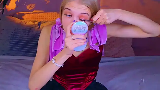 4example Chloe online show from October 2025 10:37:01 AM