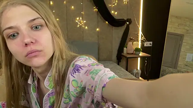 4example Chloe online show from April 2026 05:21:01 AM