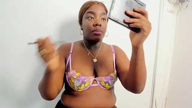 Snapshot of TANISHA_HILL chatting on September 2025 06:42:02 PM TANISHA HILL online show from September 2025 06:42:02 PM