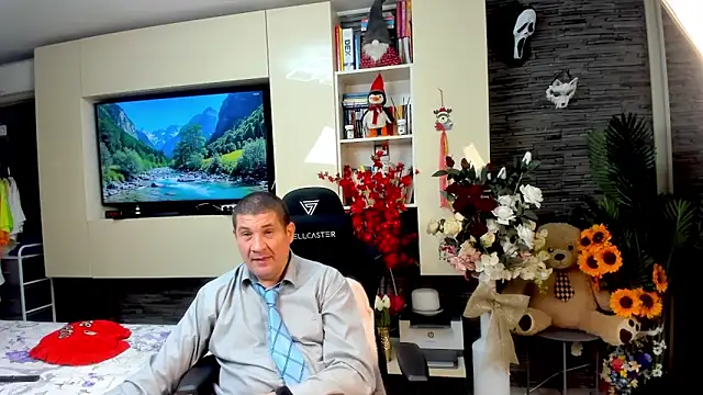 SpartacusDaddy48 online show from May 2026 08:18:02 PM