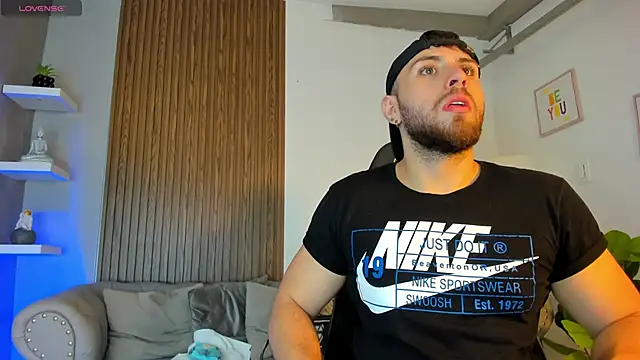 Snapshot of Maximo_Wolff chatting on September 2025 09:09:02 PM Maximo Wolff online show from September 2025 09:09:02 PM