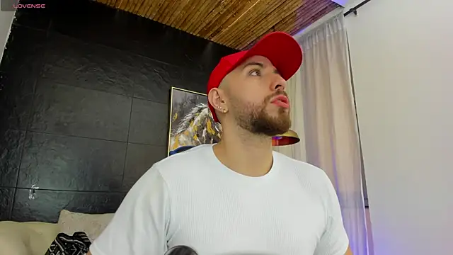 Snapshot of Maximo_Wolff chatting on October 2025 08:00:02 PM Maximo Wolff online show from October 2025 08:00:02 PM