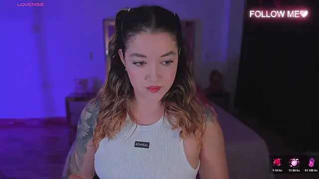 lunaarose online show from November 2025 03:40:01 AM