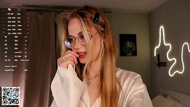 Snapshot of BeatrixCharton chatting on September 2025 06:44:02 PM BeatrixCharton online show from September 2025 06:44:02 PM