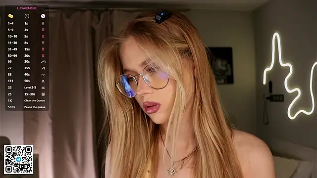 Snapshot of BeatrixCharton chatting on October 2025 06:07:01 PM BeatrixCharton online show from October 2025 06:07:01 PM