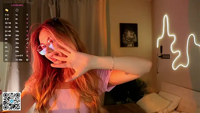 Snapshot of BeatrixCharton chatting on October 2025 06:08:02 PM BeatrixCharton online show from October 2025 06:08:02 PM