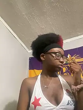 Snapshot of HennessyBaby21 chatting on October 2025 09:12:02 PM HennessyBaby21 online show from October 2025 09:12:02 PM