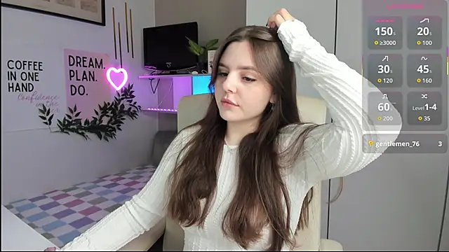 Snapshot of LiaWoow chatting on October 2025 08:02:02 AM LiaWoow online show from October 2025 08:02:02 AM