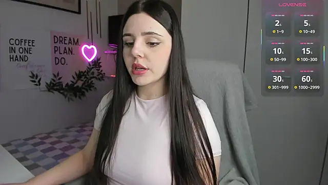 LiaWoow online show from December 2025 02:44:02 PM