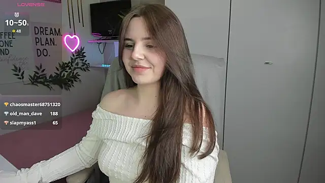 LiaWoow online show from April 2026 06:10:01 PM