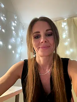 Snapshot of LucieMack chatting on September 2025 07:08:01 PM LucieMack online show from September 2025 07:08:01 PM