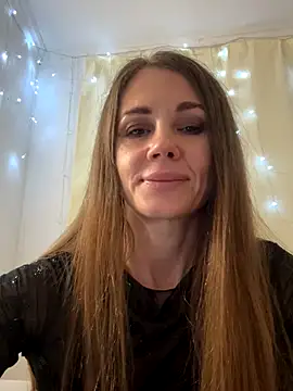 Snapshot of LucieMack chatting on October 2025 07:15:01 PM LucieMack online show from October 2025 07:15:01 PM