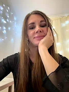 Snapshot of LucieMack chatting on October 2025 08:20:02 PM LucieMack online show from October 2025 08:20:02 PM