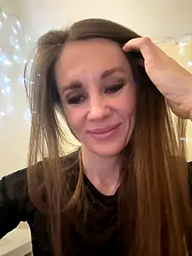 Snapshot of LucieMack chatting on October 2025 06:20:01 PM LucieMack online show from October 2025 06:20:01 PM