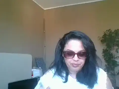 ITALIANASISIXX online show from April 2026 12:21:01 PM