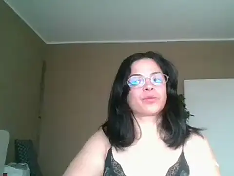 ITALIANASISIXX online show from April 2026 07:15:02 AM