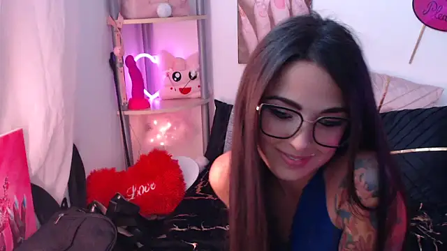 Snapshot of Tyna_Veliksa chatting on October 2025 12:50:02 PM Tyna Veliksa online show from October 2025 12:50:02 PM