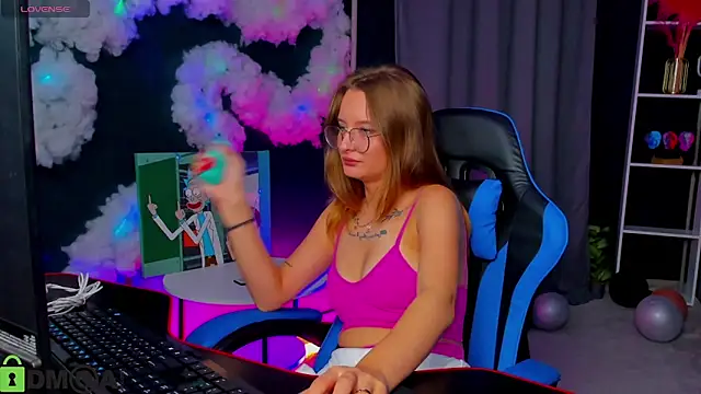 Maryyy May online show from September 2025 04:51:02 PM