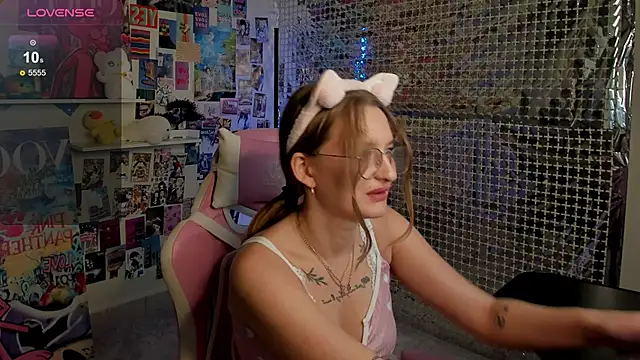 Maryyy May online show from September 2025 04:40:01 PM