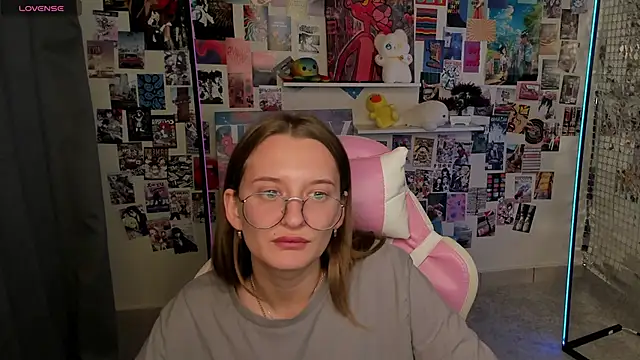 Maryyy May online show from September 2025 05:03:02 PM