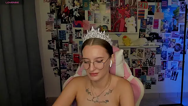 Maryyy May online show from September 2025 04:53:02 PM