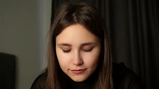 Snapshot of EthalFlowers chatting on September 2025 12:34:01 AM EthalFlowers online show from September 2025 12:34:01 AM