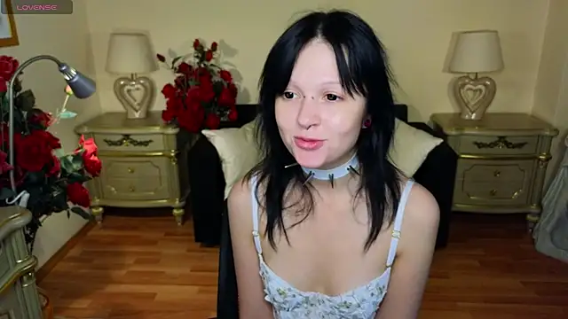 mimi purrs online show from October 2025 04:40:01 AM