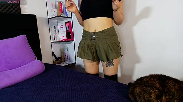 karlamoon23 online show from April 2026 08:58:02 PM