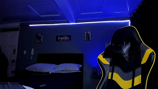 alexgiraldo   online show from October 2025 10:37:02 AM