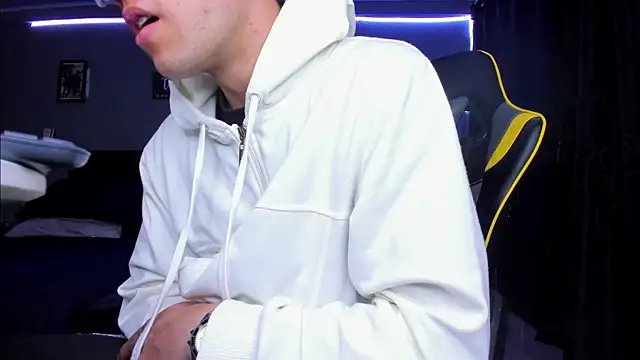 alexgiraldo   online show from October 2025 02:04:02 AM