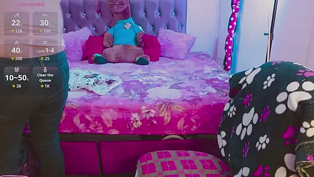 Snapshot of Estrella__sex chatting on October 2025 08:07:01 PM Estrella sex online show from October 2025 08:07:01 PM