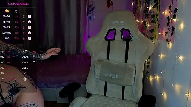 bunnykellyyy online show from February 2026 06:26:01 PM