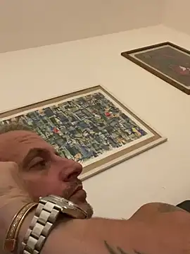 Maurinho3005 online show from October 2025 11:07:01 PM