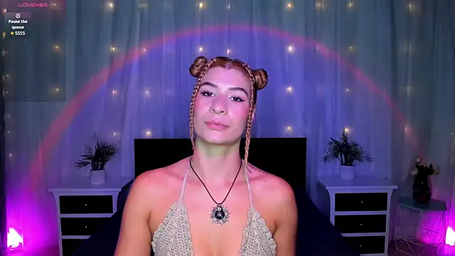 Evolet Bee online show from March 2026 12:43:02 PM