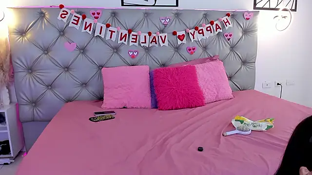 Naughty Couple83 online show from February 2026 03:35:01 PM