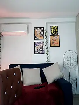 Snapshot of mishelkrave_ chatting on October 2025 01:25:01 AM mishelkrave  online show from October 2025 01:25:01 AM