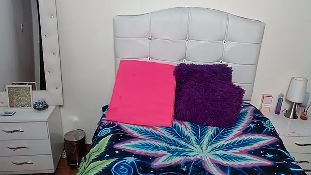 elapetitie online show from October 2025 04:42:01 AM